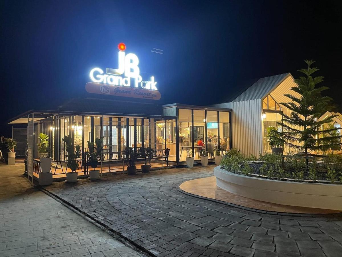 Jb Grand Resort Nakhon Si Thammarat Exterior photo