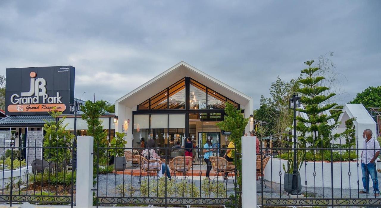 Jb Grand Resort Nakhon Si Thammarat Exterior photo