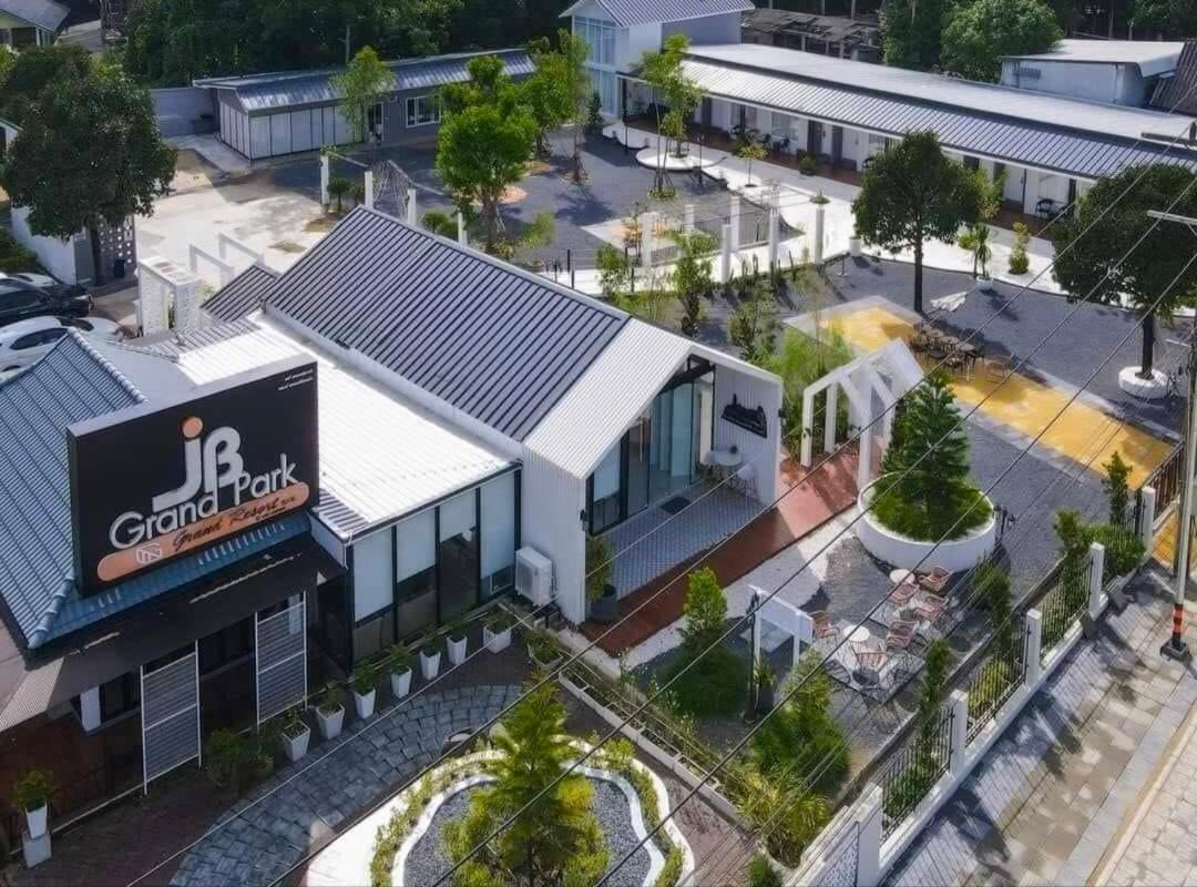 Jb Grand Resort Nakhon Si Thammarat Exterior photo